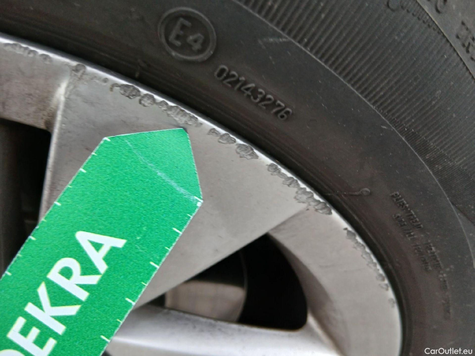  Volkswagen  Golf  VOLKSWAGEN / 2020 / 5P / berlina con portón Life 1.0 eTSI 81kW (110CV) DSG #12