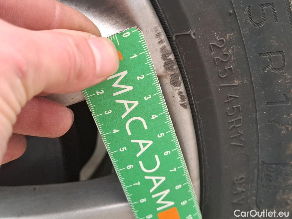  Bmw  Serie 1 BMW Série 1 / 2019 / 5P / Berline 1.5 116D DKG7 Business Design #31