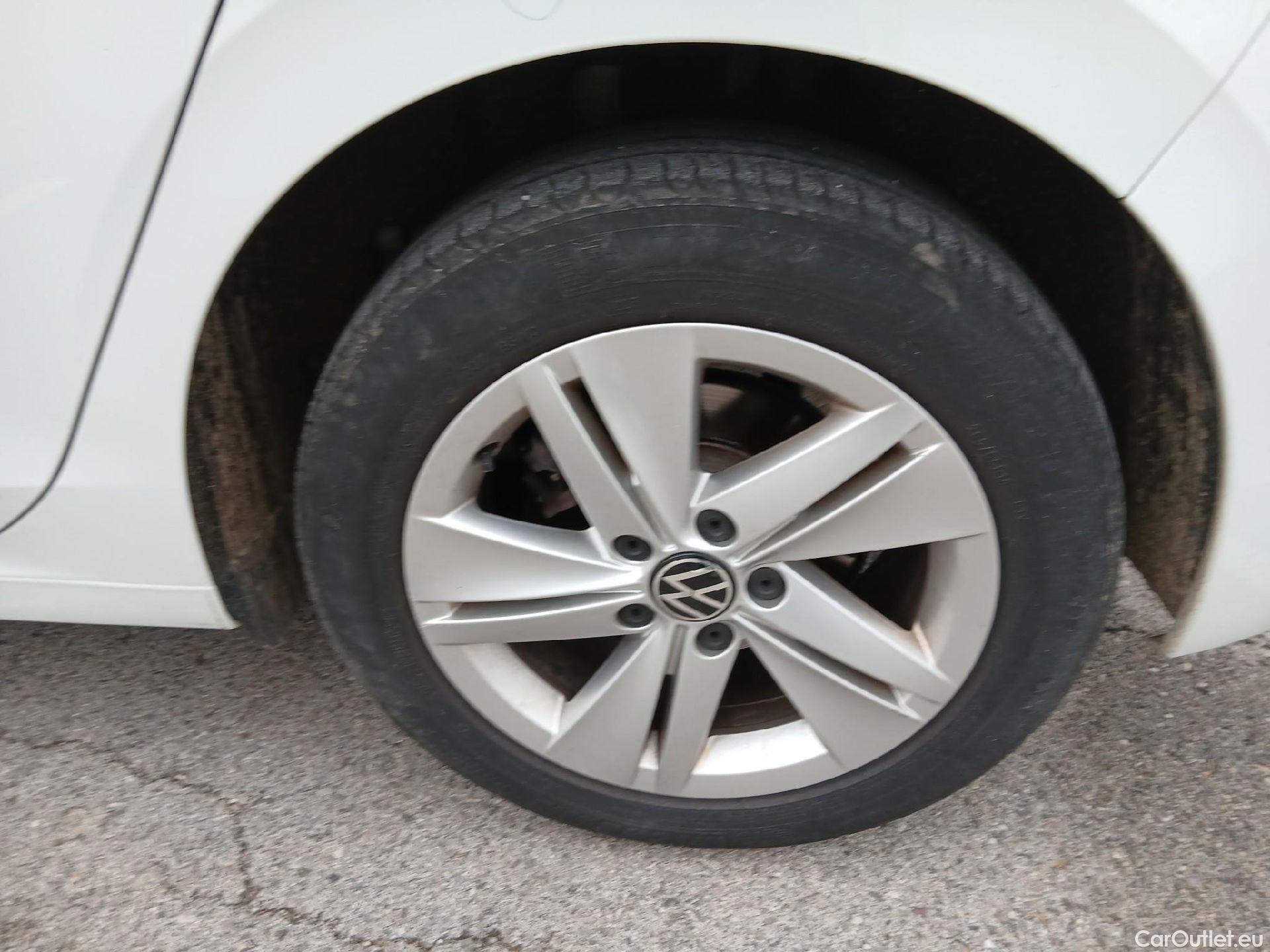  Volkswagen  Golf  VOLKSWAGEN / 2020 / 5P / berlina con portón Life 1.0 eTSI 81kW (110CV) DSG #20