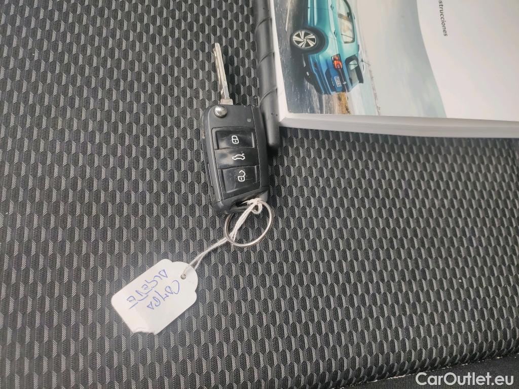  Volkswagen  T-CROSS VOLKSWAGEN  / 2018 / 5P / todoterreno Edition 1.0 TSI 70kW (95CV) #2