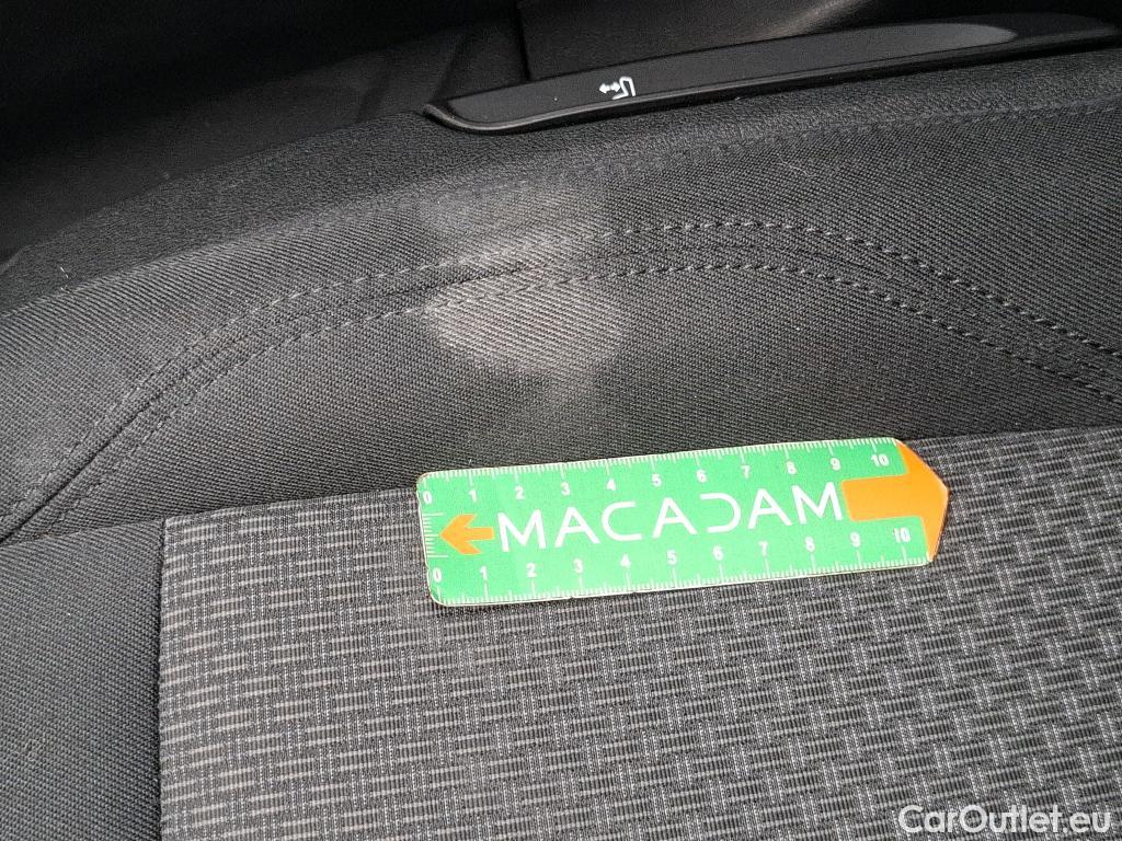  Bmw  Serie 1 BMW Série 1 / 2019 / 5P / Berline 1.5 116D DKG7 Business Design #46