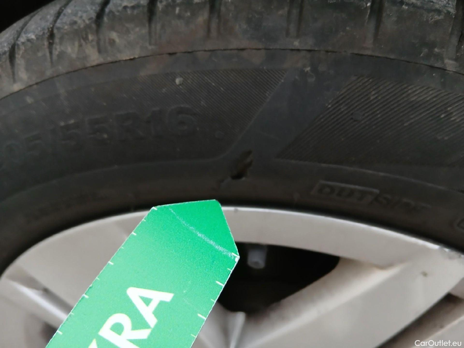  Volkswagen  Golf  VOLKSWAGEN / 2020 / 5P / berlina con portón Life 1.0 eTSI 81kW (110CV) DSG #10