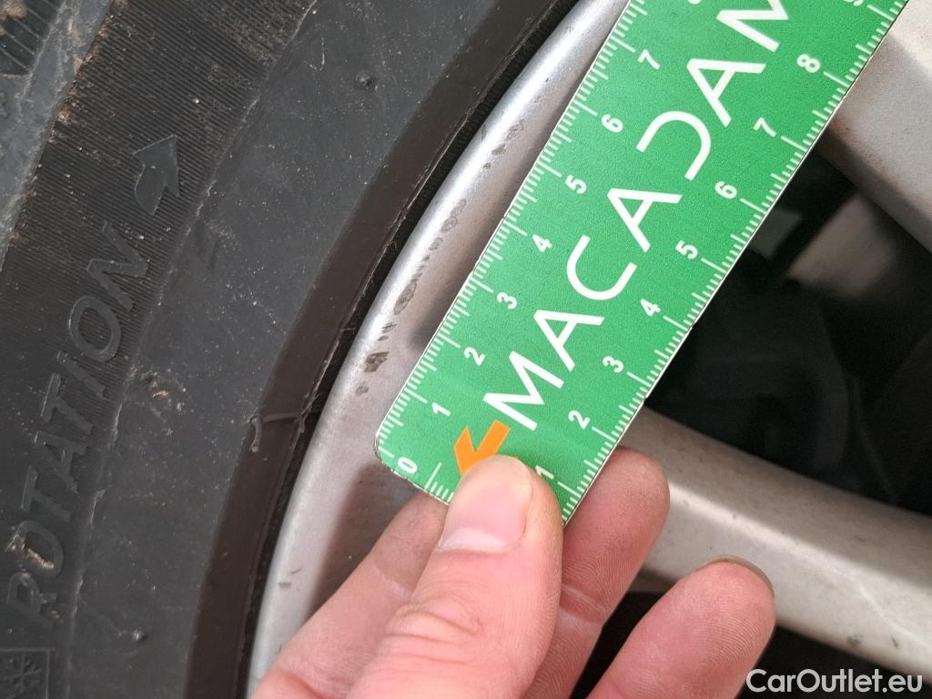  Bmw  Serie 1 BMW Série 1 / 2019 / 5P / Berline 1.5 116D DKG7 Business Design #24