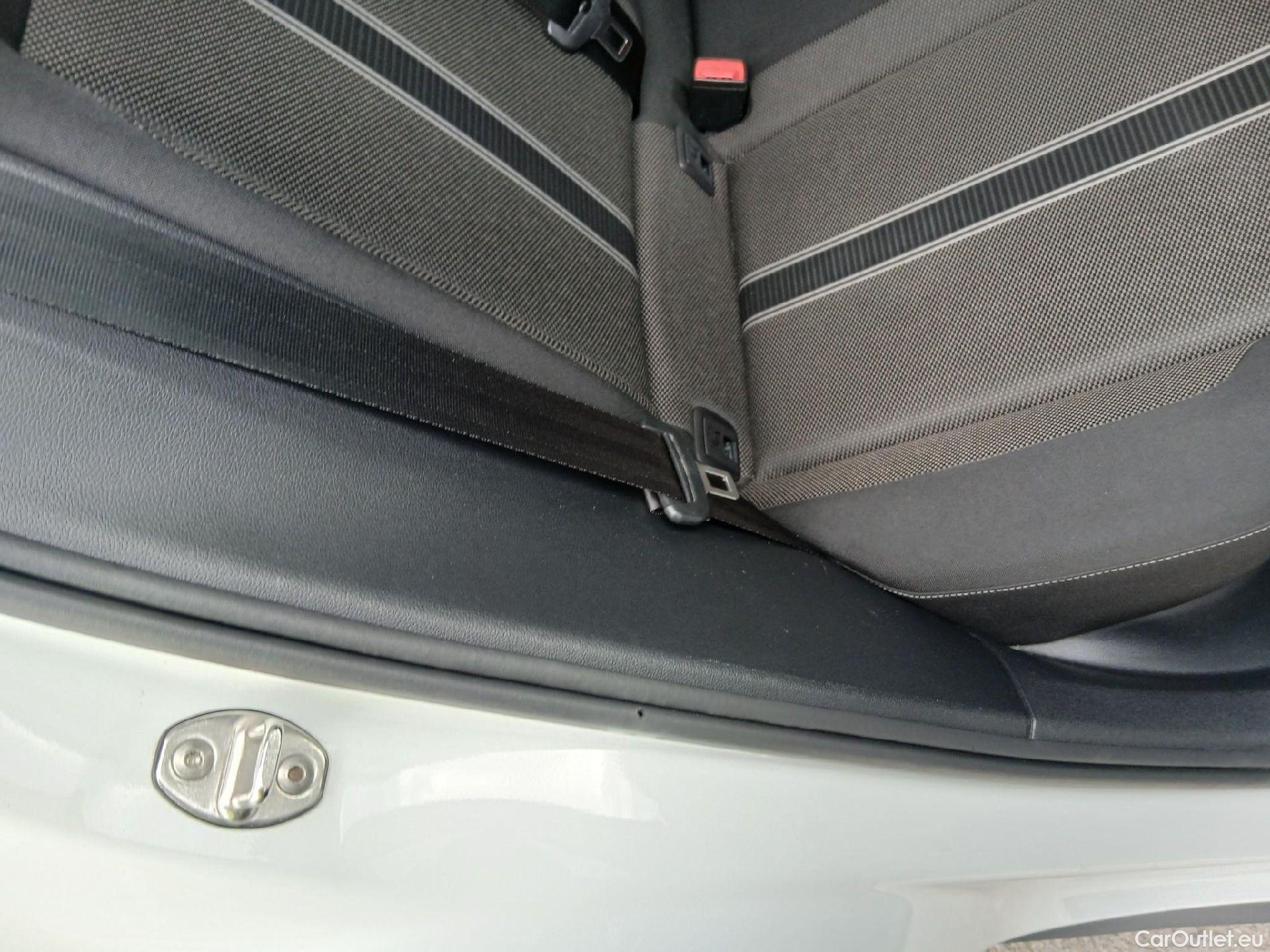  Volkswagen  T-ROC VOLKSWAGEN  / 2017 / 5P / todoterreno Advance 2.0 TDI 85kW (115CV) #42