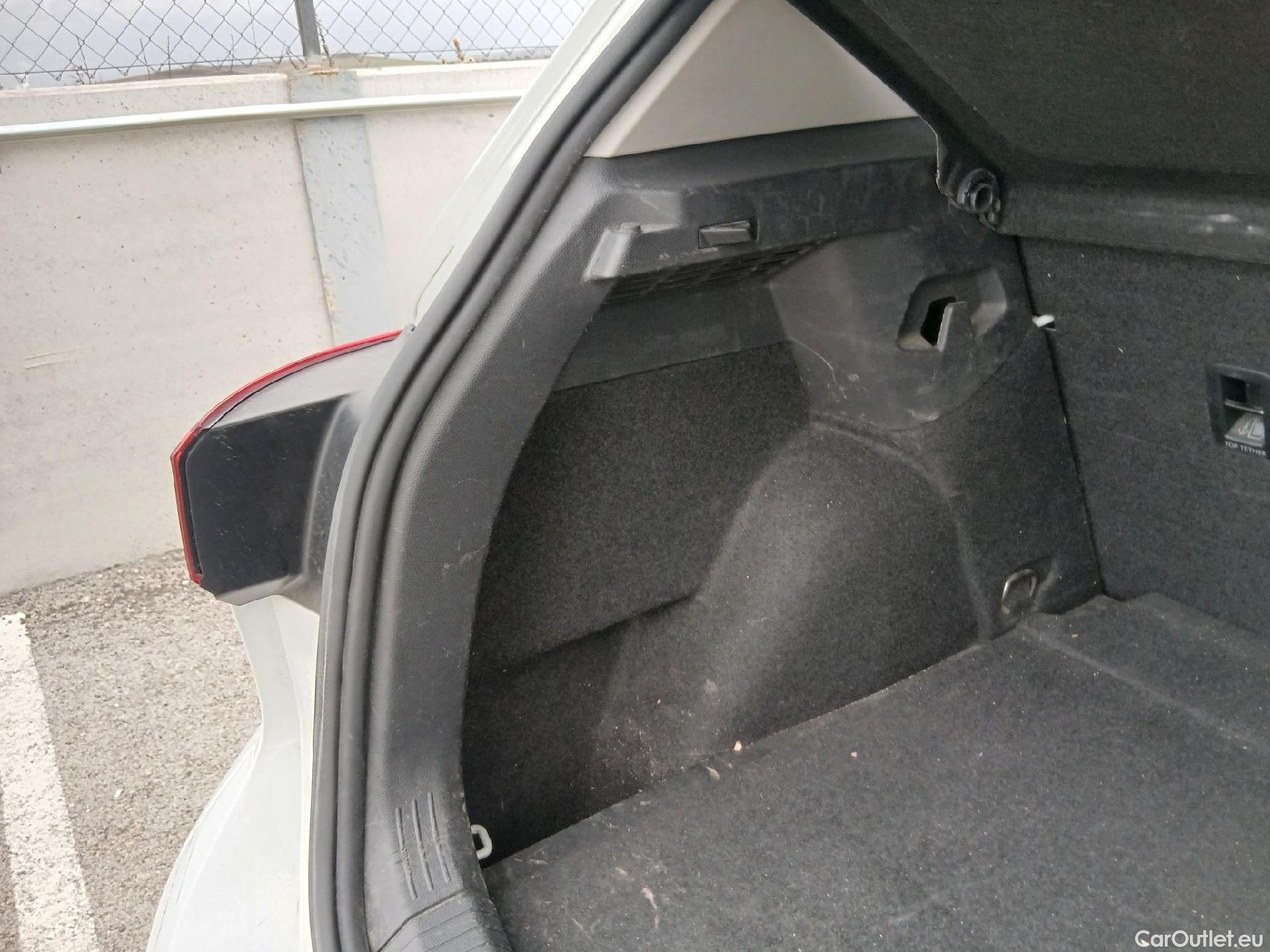  Volkswagen  Golf  VOLKSWAGEN / 2020 / 5P / berlina con portón Life 1.0 eTSI 81kW (110CV) DSG #43