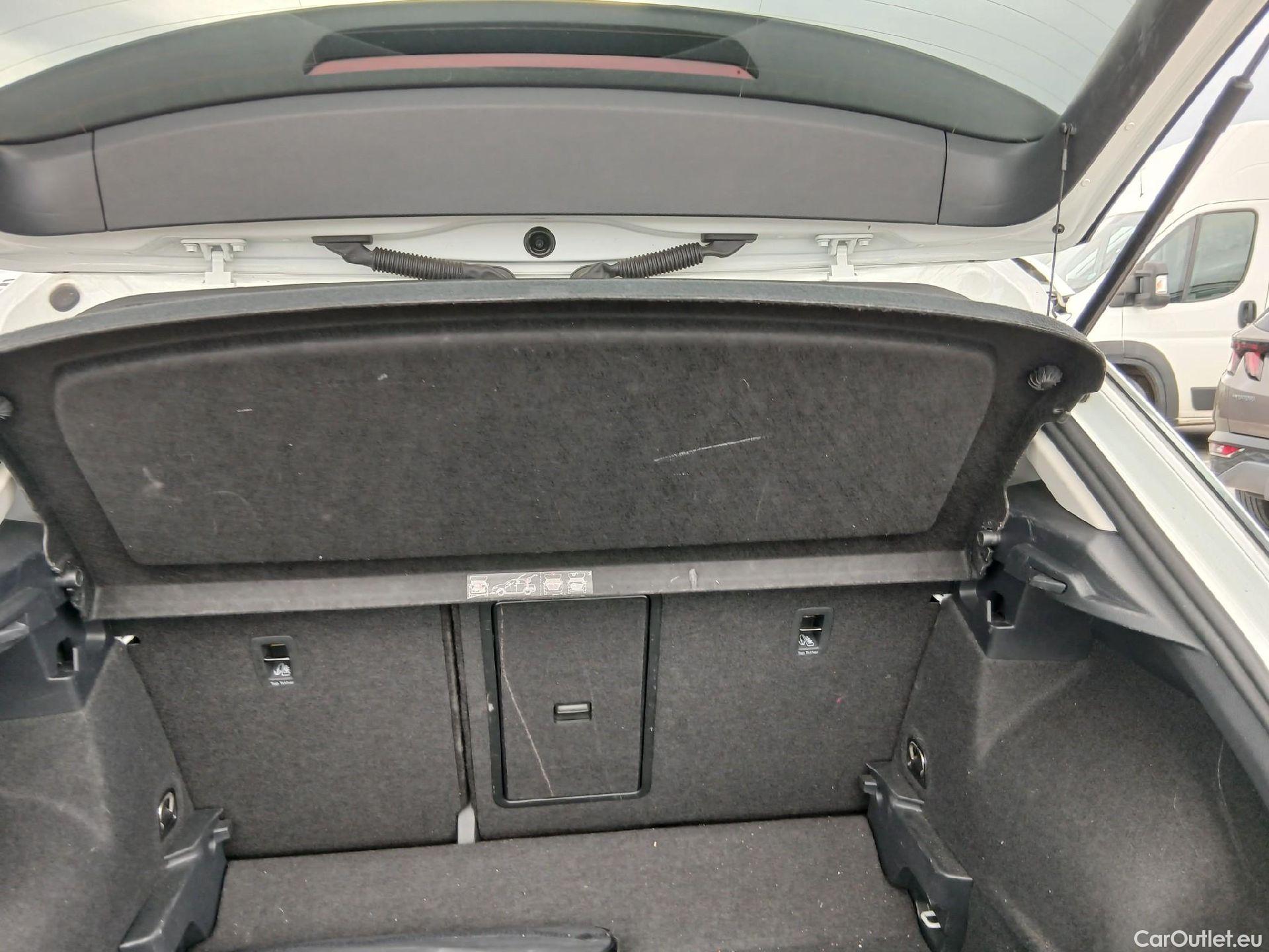  Volkswagen  T-ROC VOLKSWAGEN  / 2017 / 5P / todoterreno Advance 2.0 TDI 85kW (115CV) #33