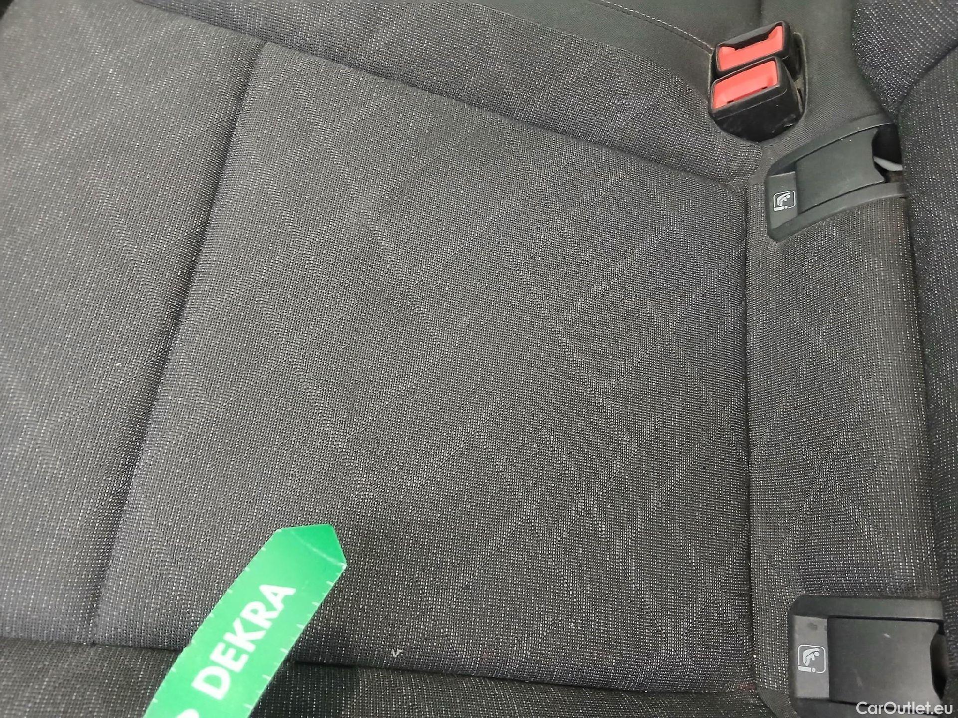  Volkswagen  Golf  VOLKSWAGEN / 2020 / 5P / berlina con portón Life 1.0 eTSI 81kW (110CV) DSG #26