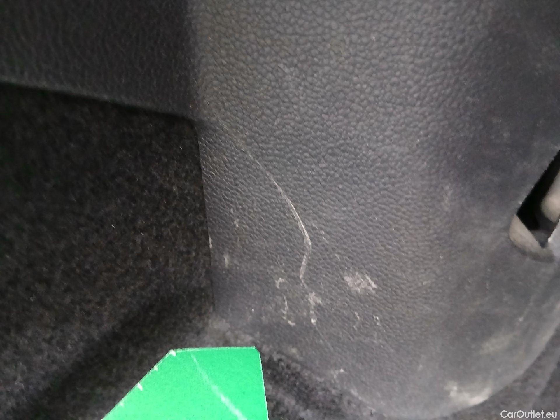  Volkswagen  Golf  VOLKSWAGEN / 2020 / 5P / berlina con portón Life 1.0 eTSI 81kW (110CV) DSG #44