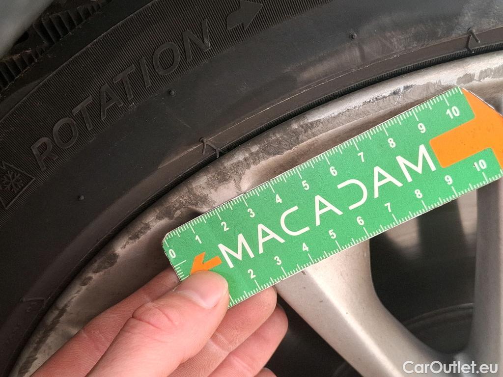  Bmw  Serie 1 BMW Série 1 / 2019 / 5P / Berline 1.5 116D DKG7 Business Design #28