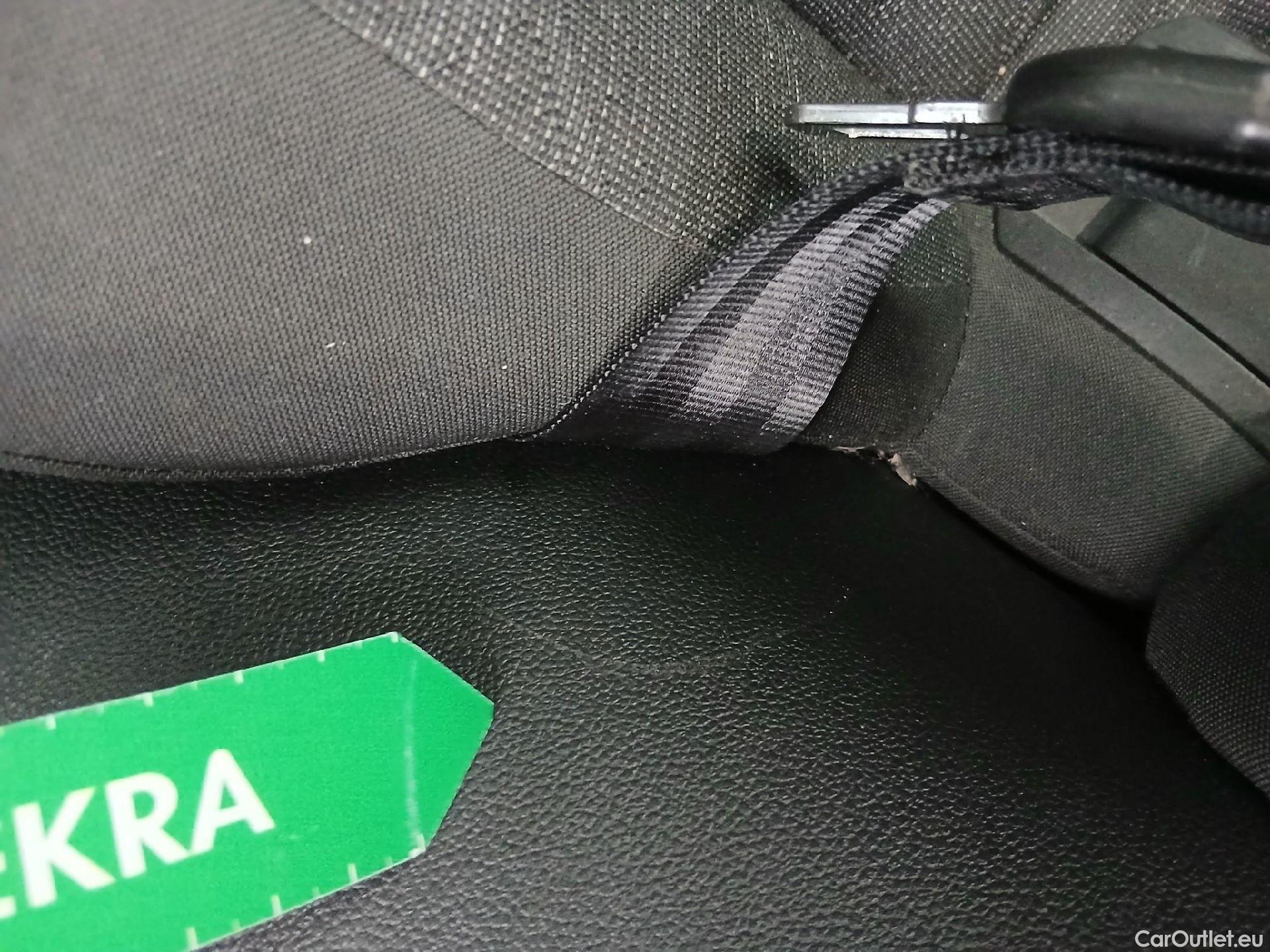  Volkswagen  Golf  VOLKSWAGEN / 2020 / 5P / berlina con portón Life 1.0 eTSI 81kW (110CV) DSG #35