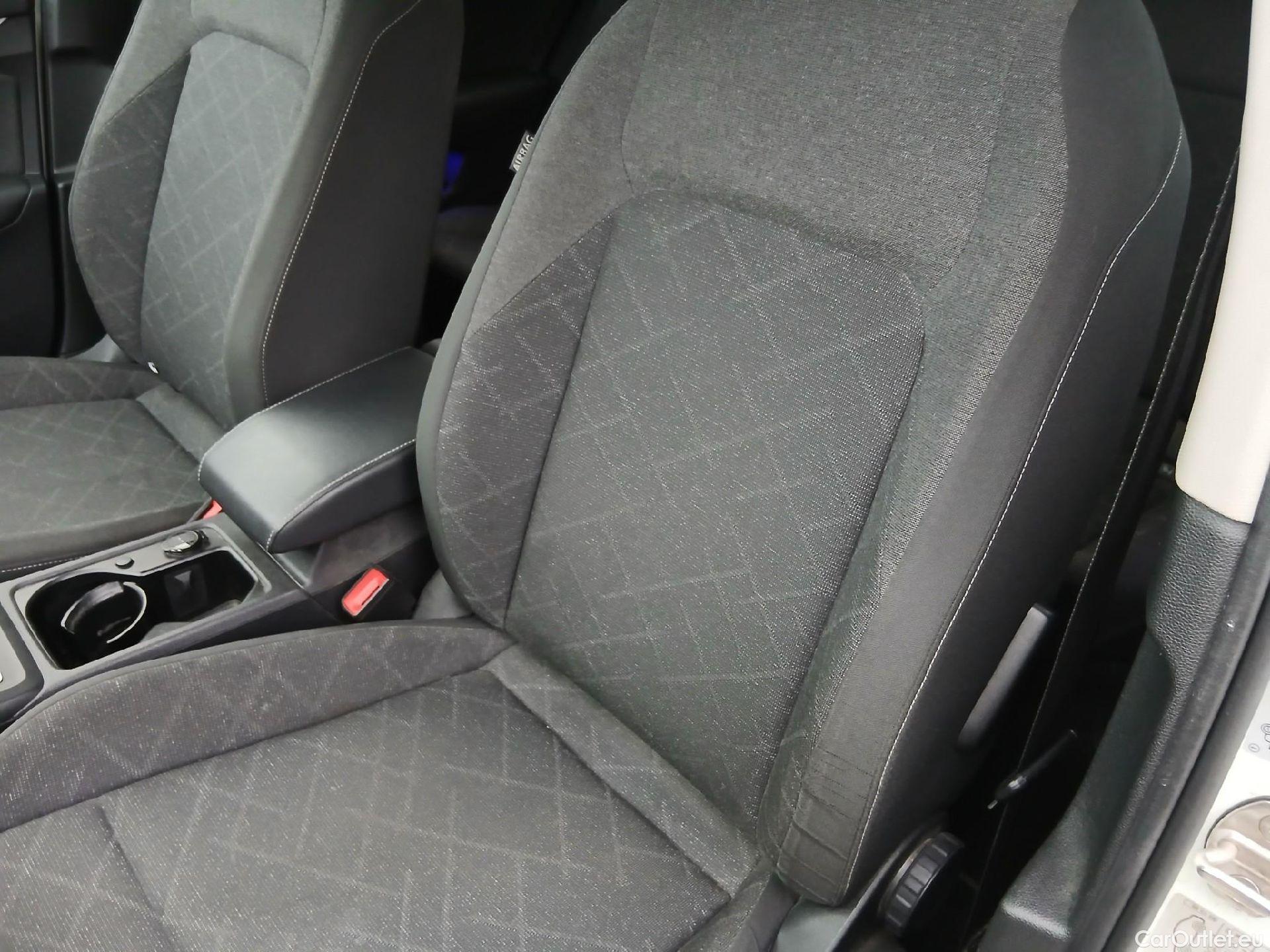  Volkswagen  Golf  VOLKSWAGEN / 2020 / 5P / berlina con portón Life 1.0 eTSI 81kW (110CV) DSG #32