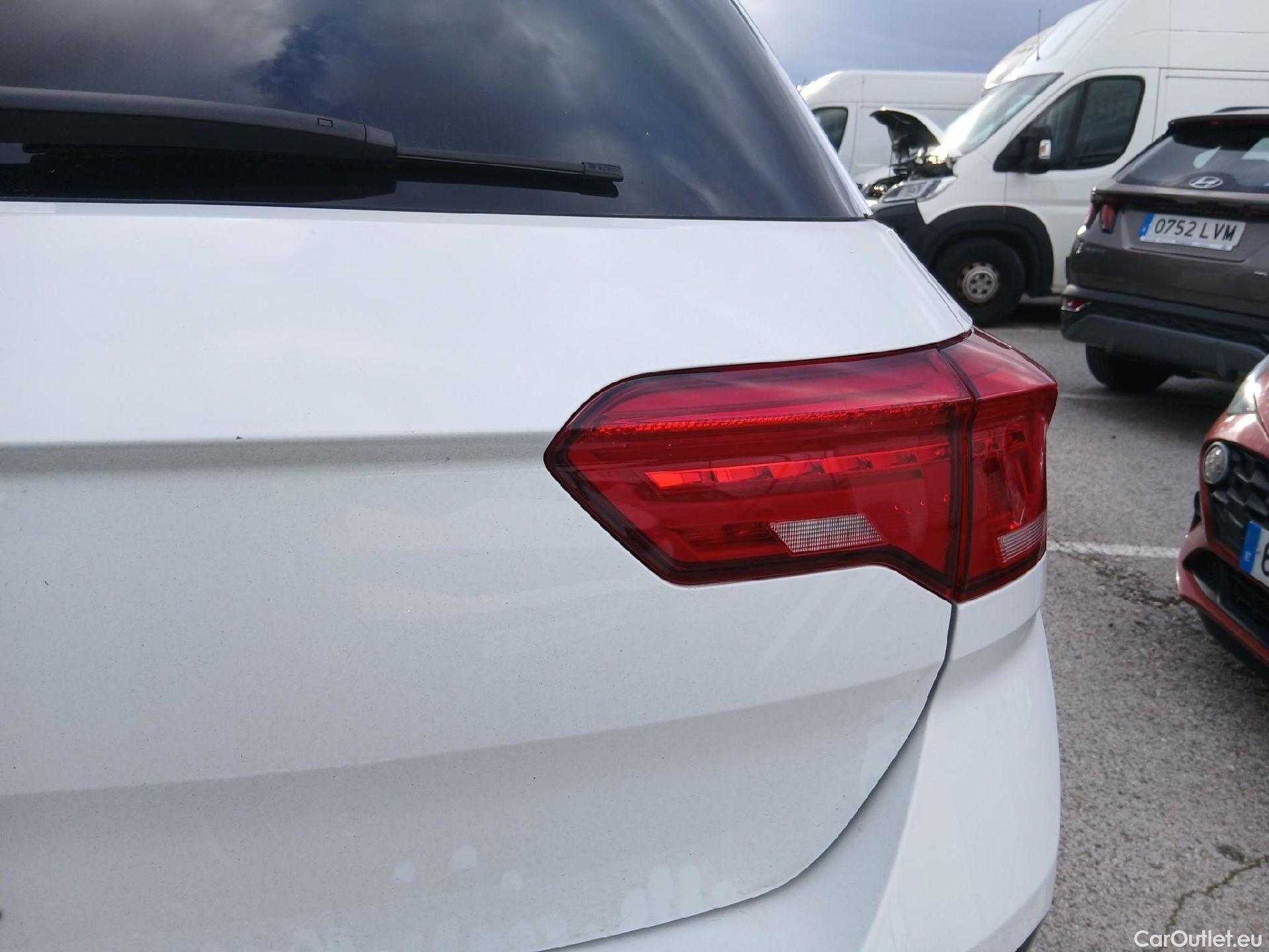  Volkswagen  T-ROC VOLKSWAGEN  / 2017 / 5P / todoterreno Advance 2.0 TDI 85kW (115CV) #26