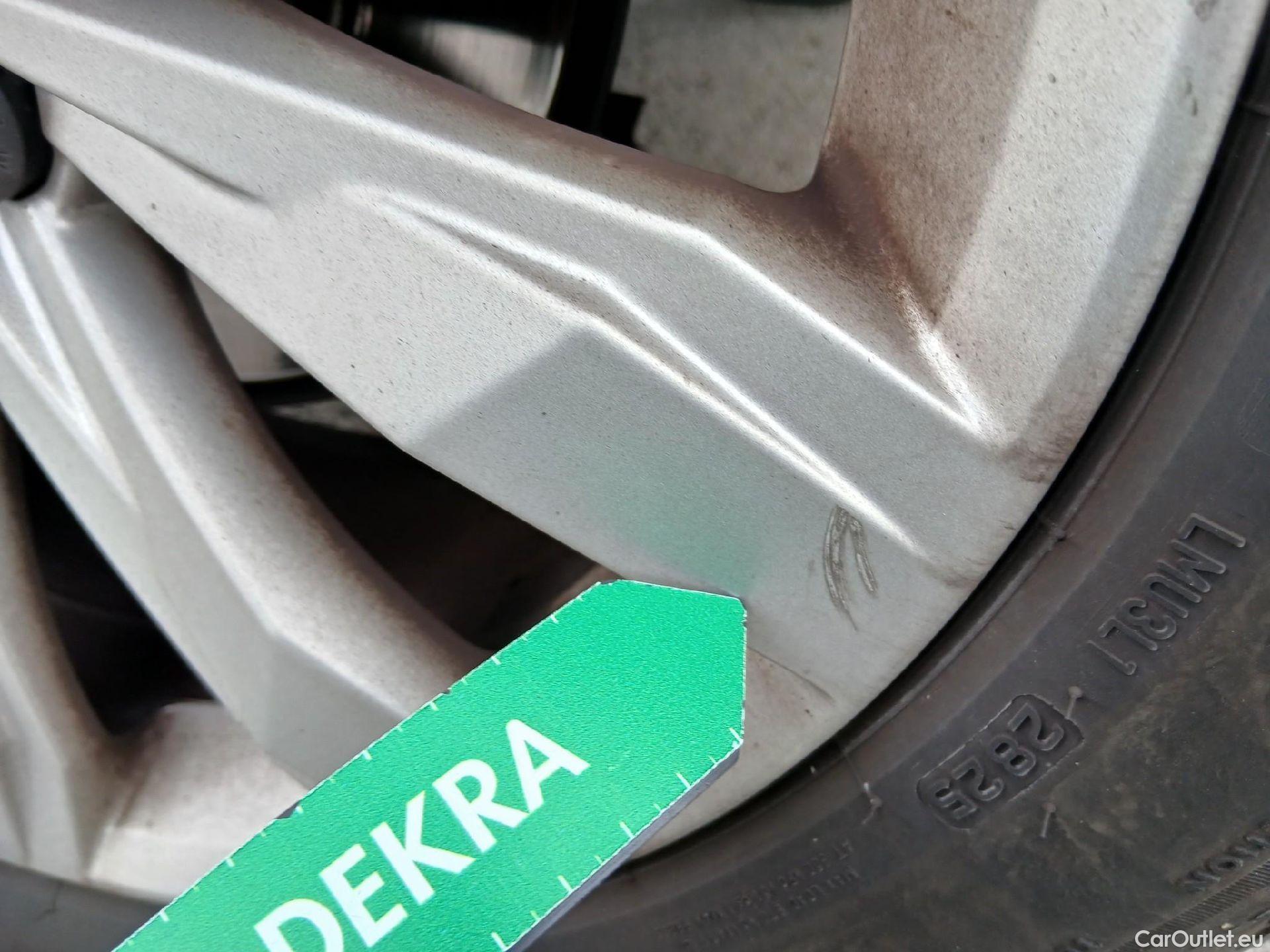  Volkswagen  T-ROC VOLKSWAGEN  / 2017 / 5P / todoterreno Advance 2.0 TDI 85kW (115CV) #19