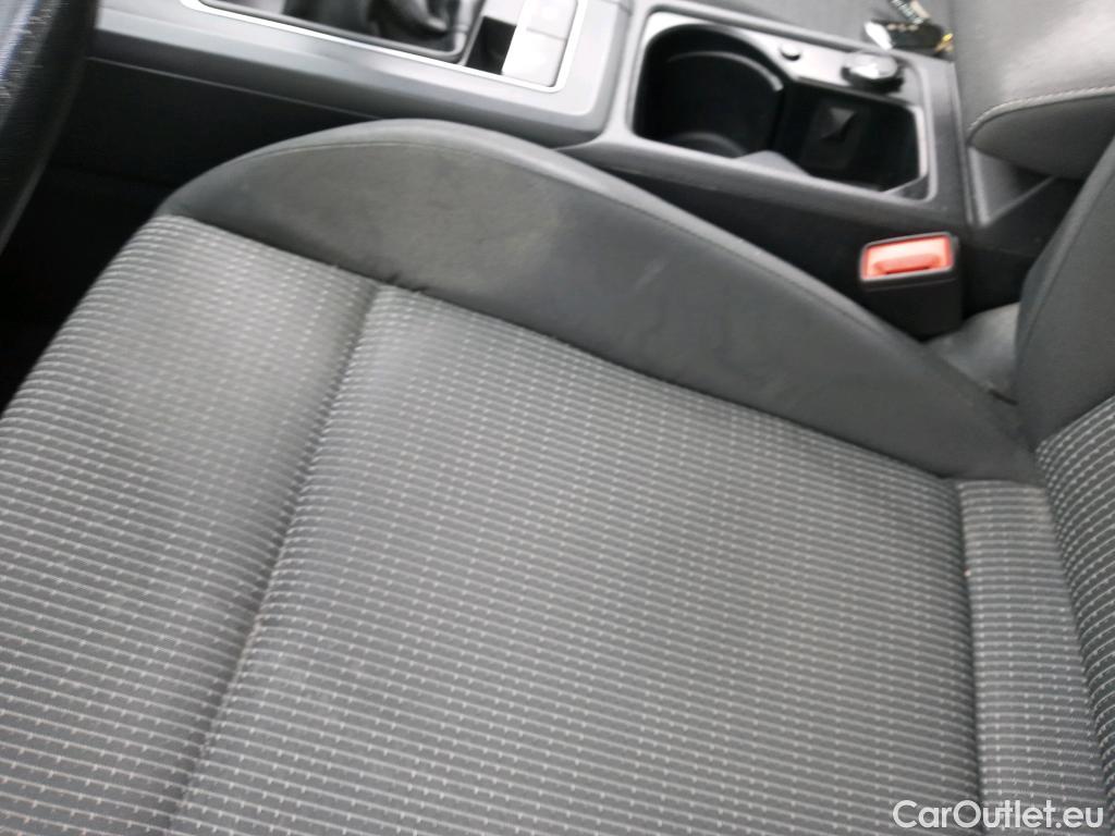  Volkswagen  Golf  VOLKSWAGEN / 2020 / 5P / berlina con portón 2.0 TDI 85kW (115CV) #9