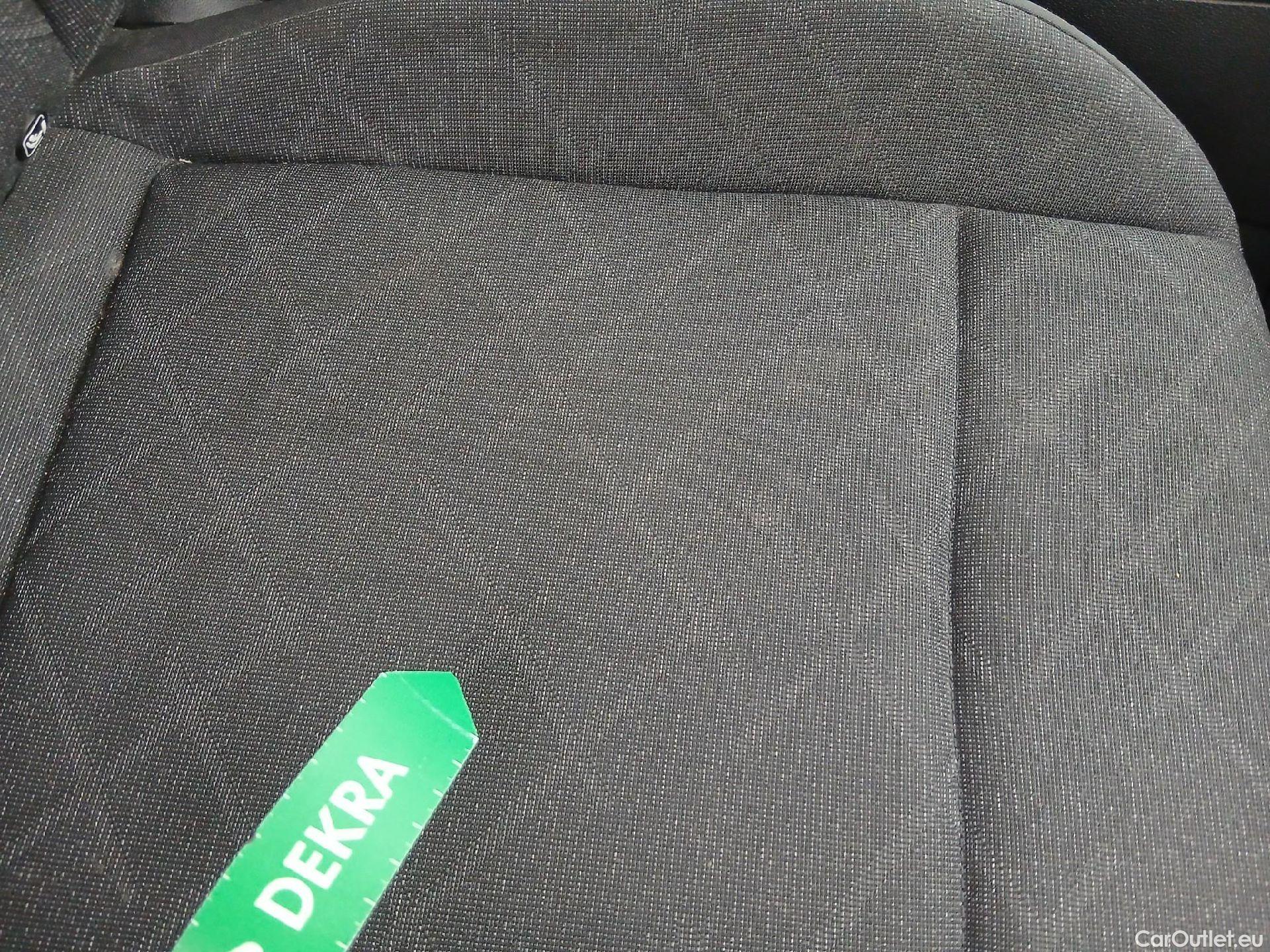  Volkswagen  Golf  VOLKSWAGEN / 2020 / 5P / berlina con portón Life 1.0 eTSI 81kW (110CV) DSG #24