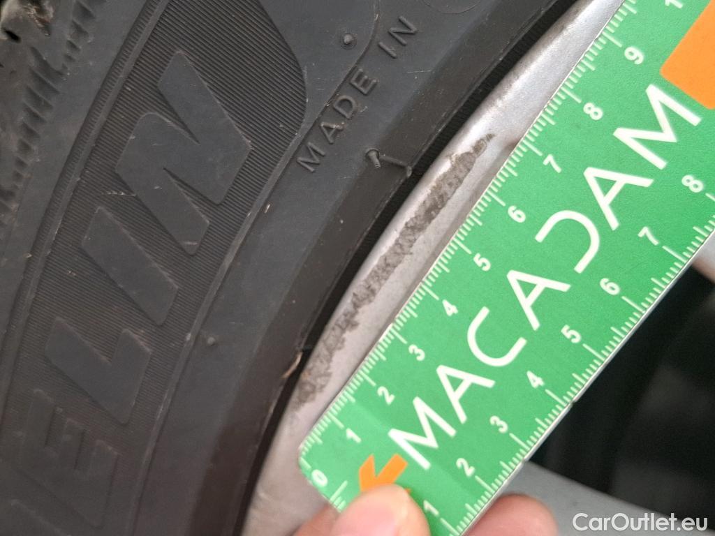  Bmw  Serie 1 BMW Série 1 / 2019 / 5P / Berline 1.5 116D DKG7 Business Design #16