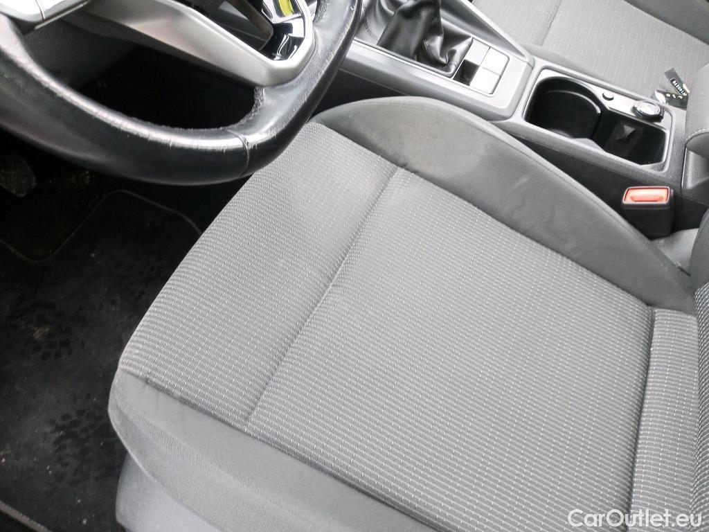  Volkswagen  Golf  VOLKSWAGEN / 2020 / 5P / berlina con portón 2.0 TDI 85kW (115CV) #8