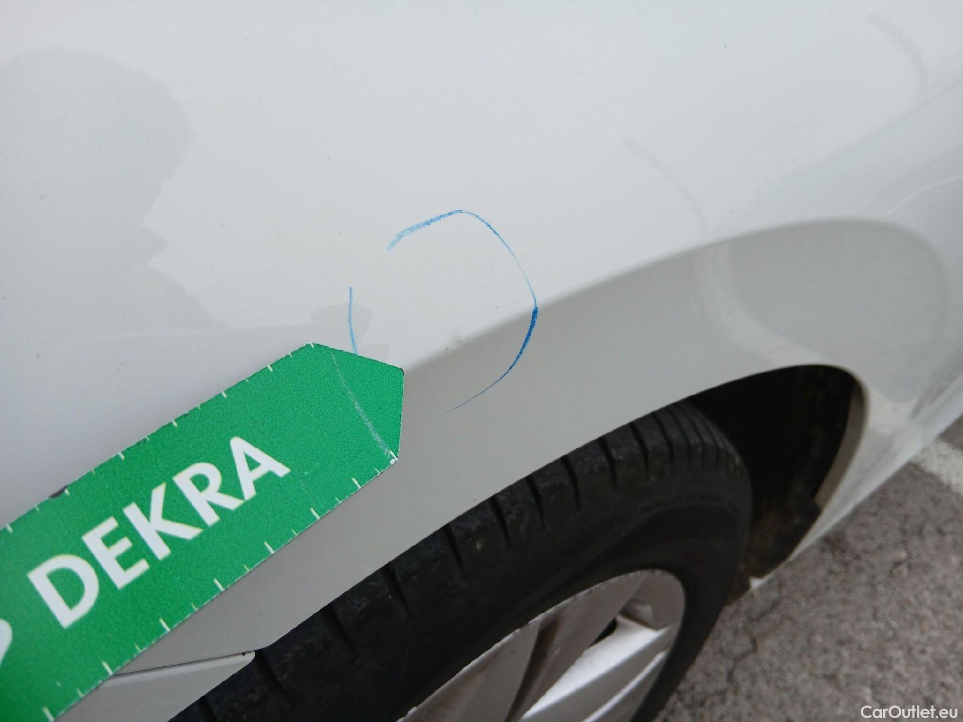  Volkswagen  Golf  VOLKSWAGEN / 2020 / 5P / berlina con portón Life 1.0 eTSI 81kW (110CV) DSG #13