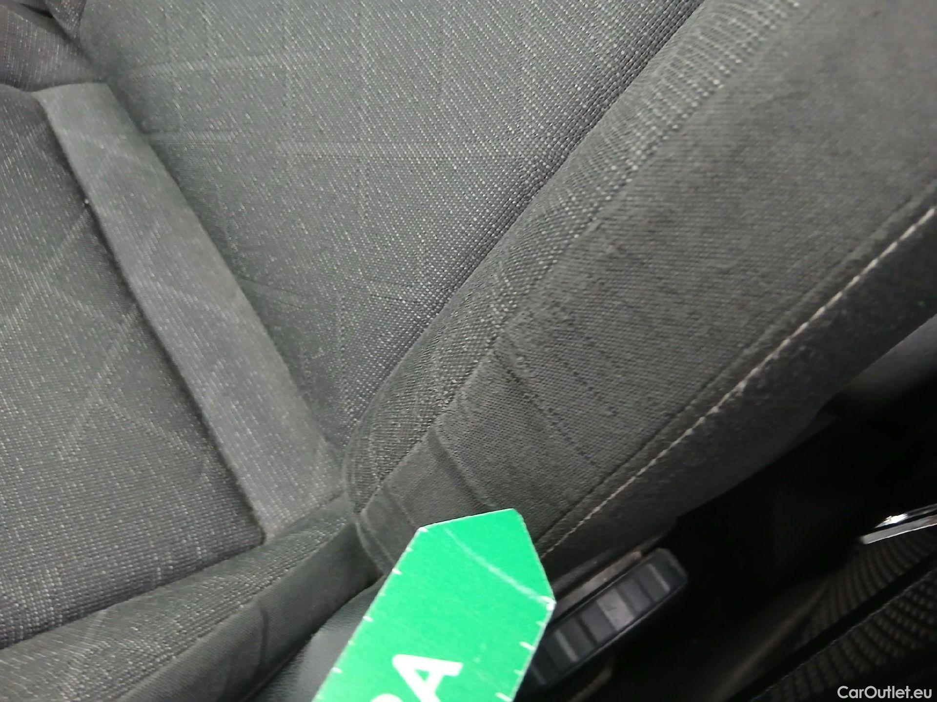  Volkswagen  Golf  VOLKSWAGEN / 2020 / 5P / berlina con portón Life 1.0 eTSI 81kW (110CV) DSG #31