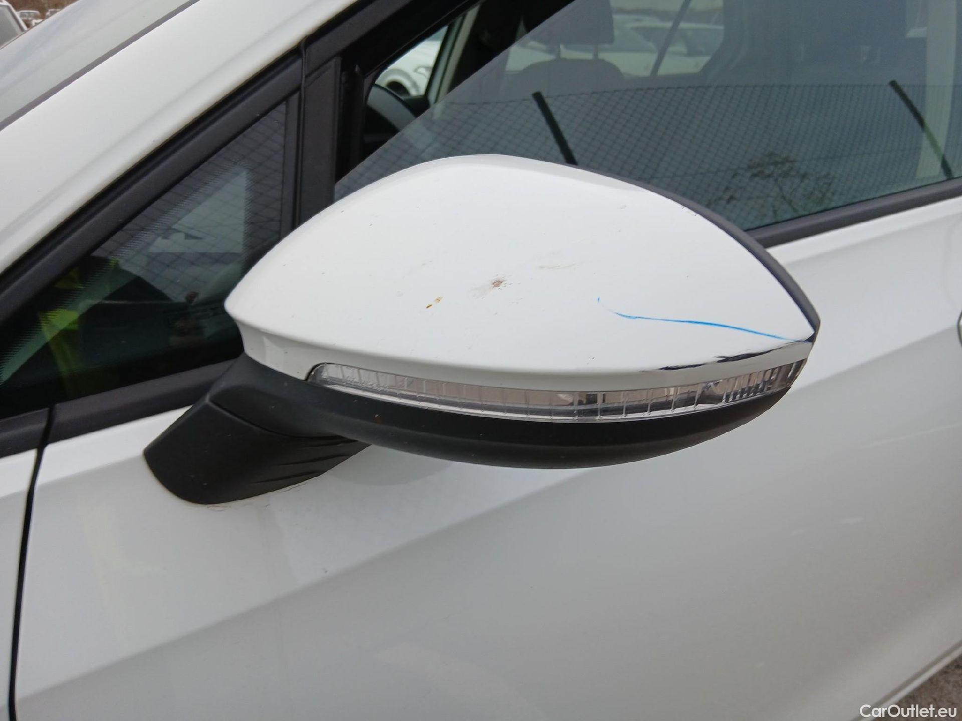  Volkswagen  Golf  VOLKSWAGEN / 2020 / 5P / berlina con portón Life 1.0 eTSI 81kW (110CV) DSG #8