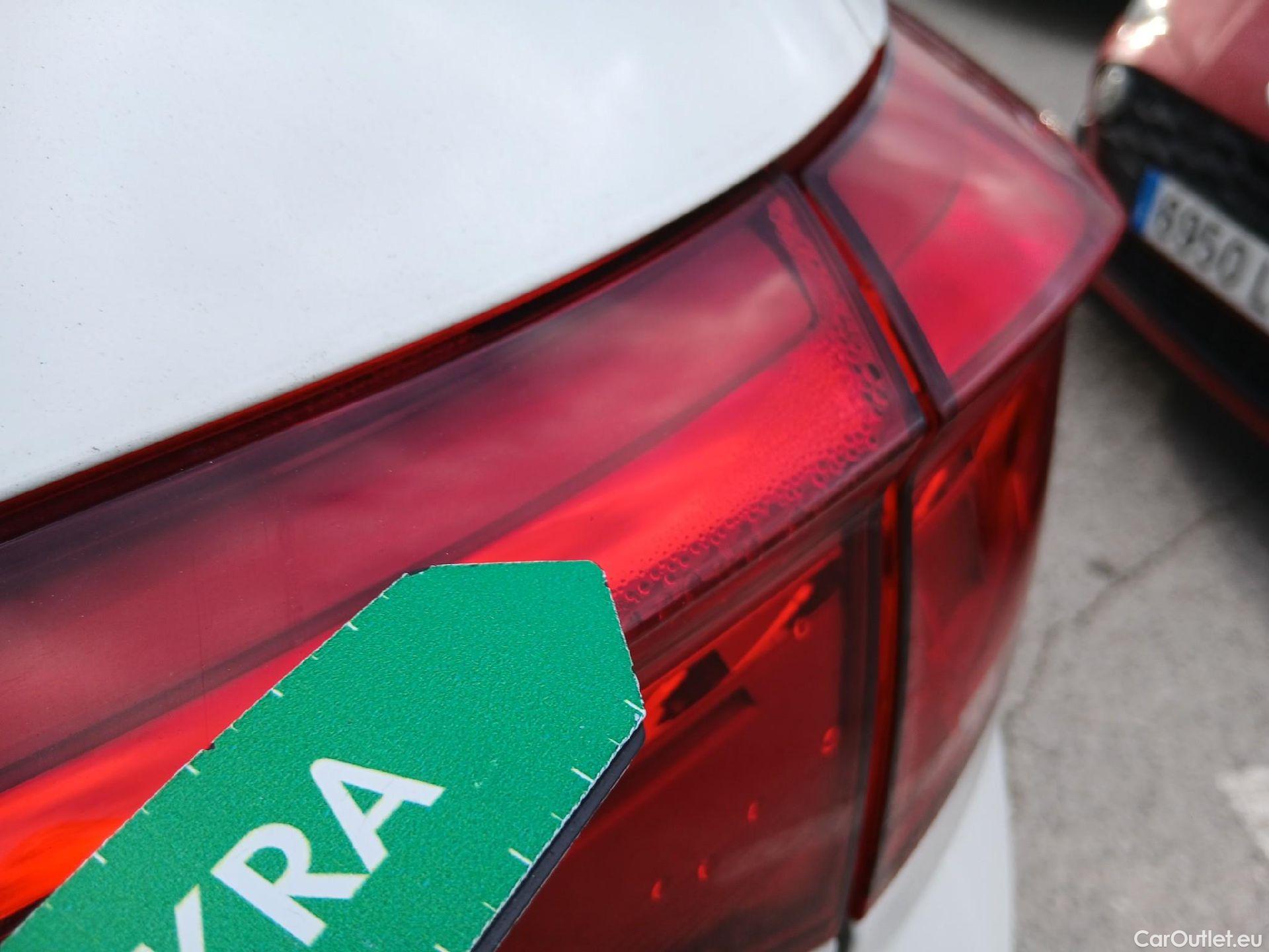  Volkswagen  T-ROC VOLKSWAGEN  / 2017 / 5P / todoterreno Advance 2.0 TDI 85kW (115CV) #27