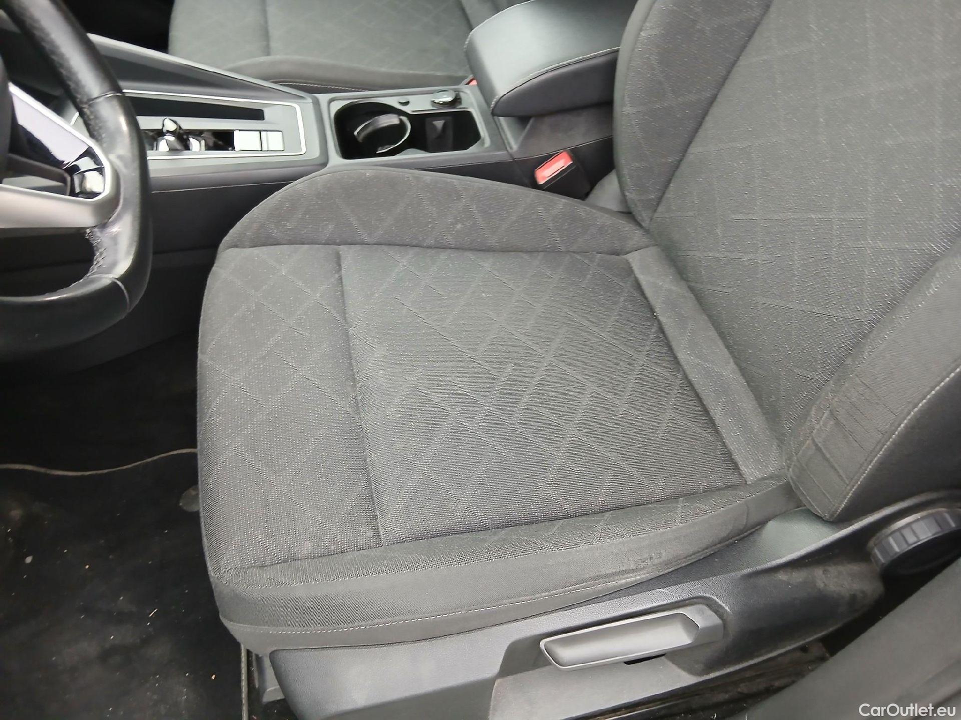  Volkswagen  Golf  VOLKSWAGEN / 2020 / 5P / berlina con portón Life 1.0 eTSI 81kW (110CV) DSG #29