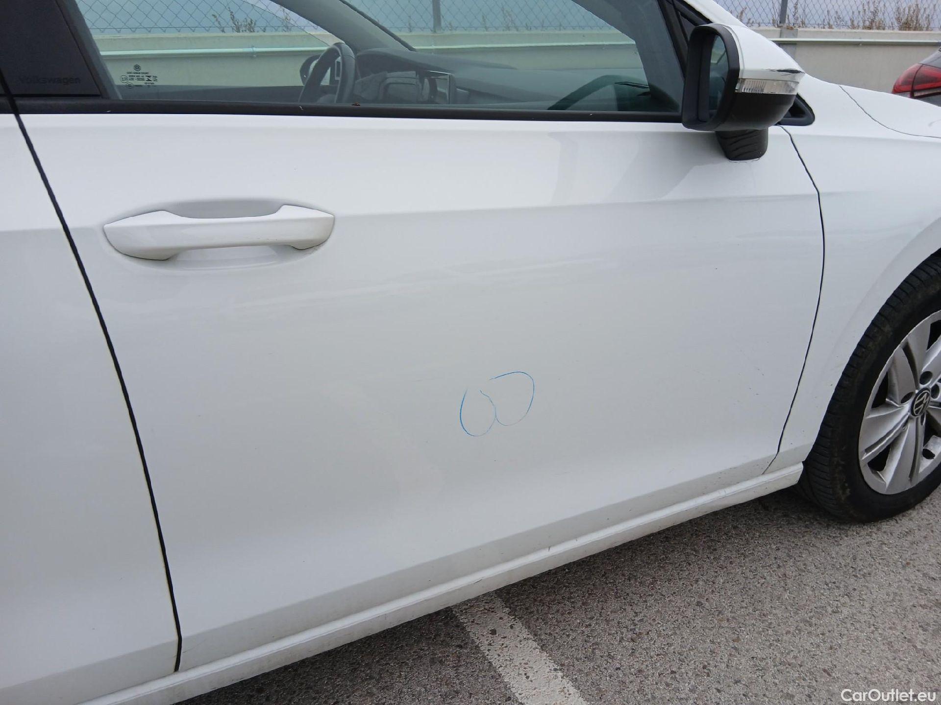  Volkswagen  Golf  VOLKSWAGEN / 2020 / 5P / berlina con portón Life 1.0 eTSI 81kW (110CV) DSG #52