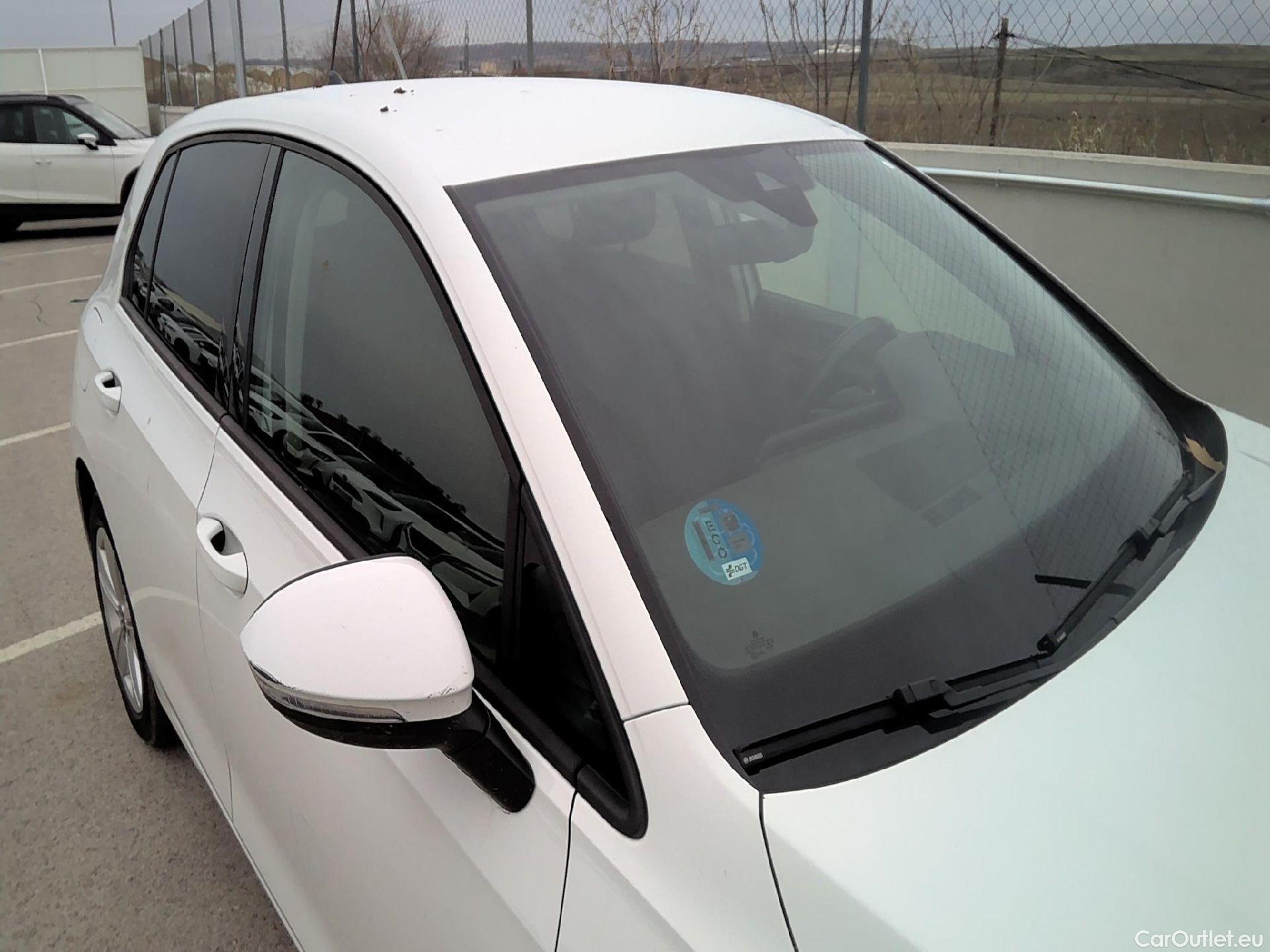  Volkswagen  Golf  VOLKSWAGEN / 2020 / 5P / berlina con portón Life 1.0 eTSI 81kW (110CV) DSG #60