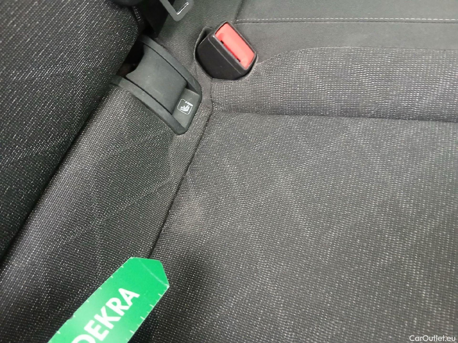  Volkswagen  Golf  VOLKSWAGEN / 2020 / 5P / berlina con portón Life 1.0 eTSI 81kW (110CV) DSG #27