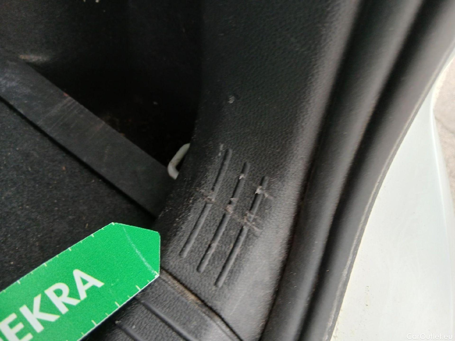  Volkswagen  Golf  VOLKSWAGEN / 2020 / 5P / berlina con portón Life 1.0 eTSI 81kW (110CV) DSG #45