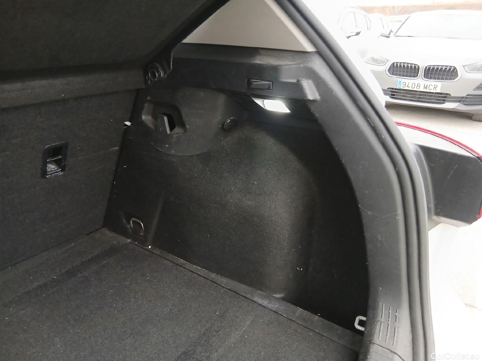  Volkswagen  Golf  VOLKSWAGEN / 2020 / 5P / berlina con portón Life 1.0 eTSI 81kW (110CV) DSG #46