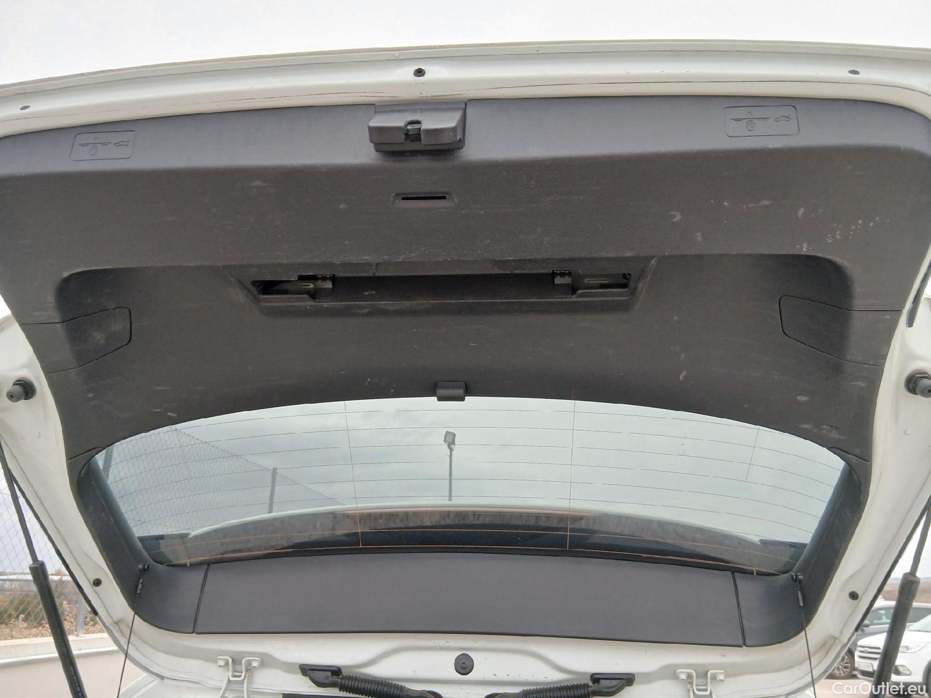  Volkswagen  Golf  VOLKSWAGEN / 2020 / 5P / berlina con portón Life 1.0 eTSI 81kW (110CV) DSG #41