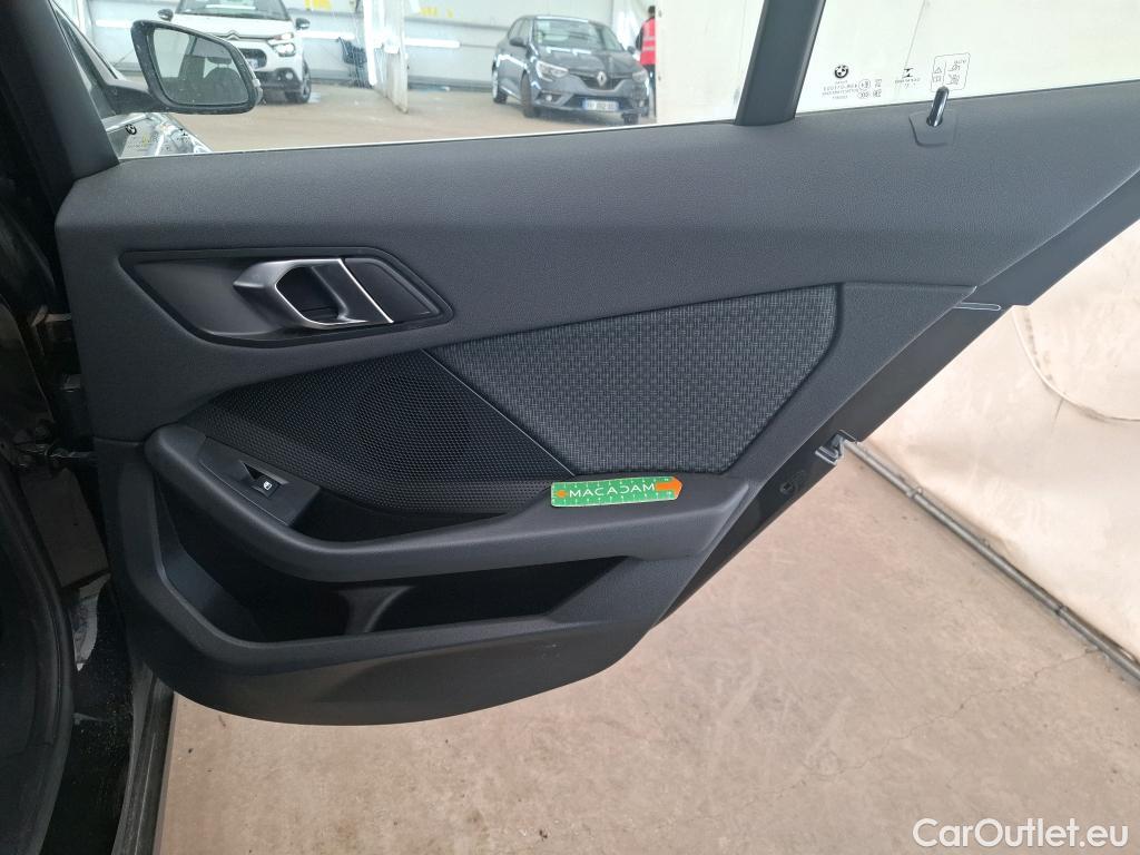  Bmw  Serie 1 BMW Série 1 / 2019 / 5P / Berline 1.5 116D DKG7 Business Design #35