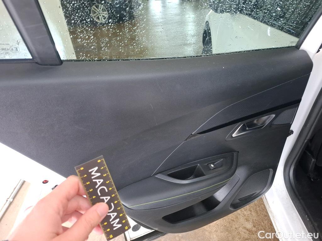  Peugeot  2008 PEUGEOT  / 2019 / 5P / Crossover BLUEHDI 130 S&S EAT8 GT PACK #18