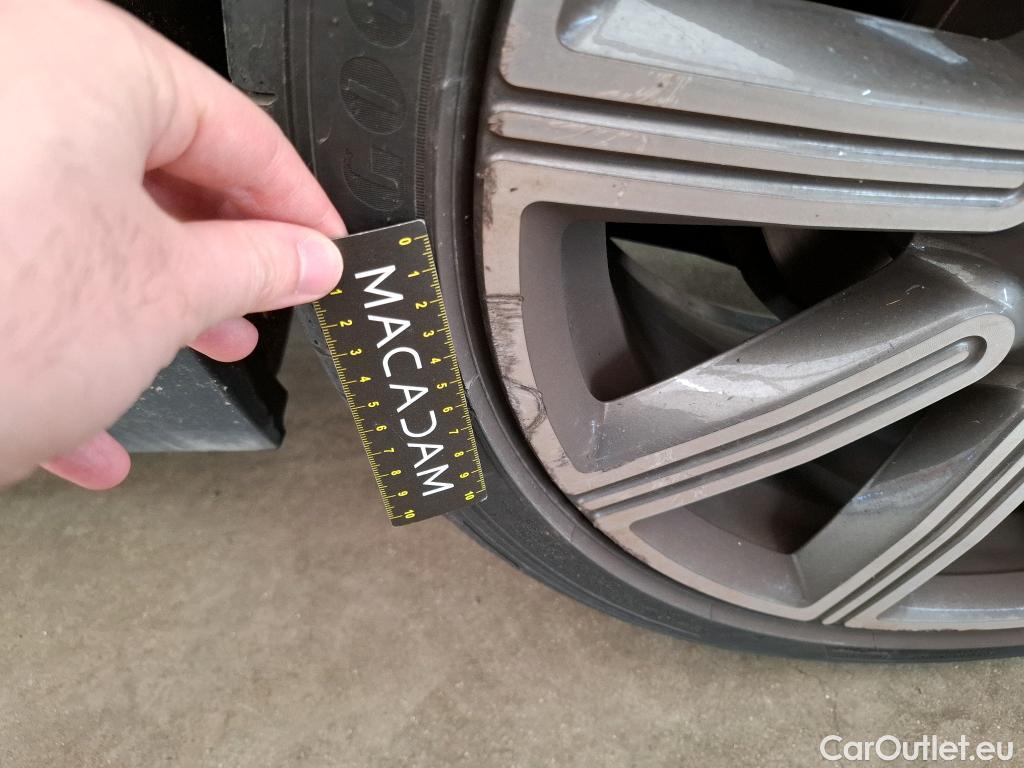  Mini  Clubman MINI  / 2019 / 5P / Break Cooper Knightsbridge 136 ch BVA7(SP) #24