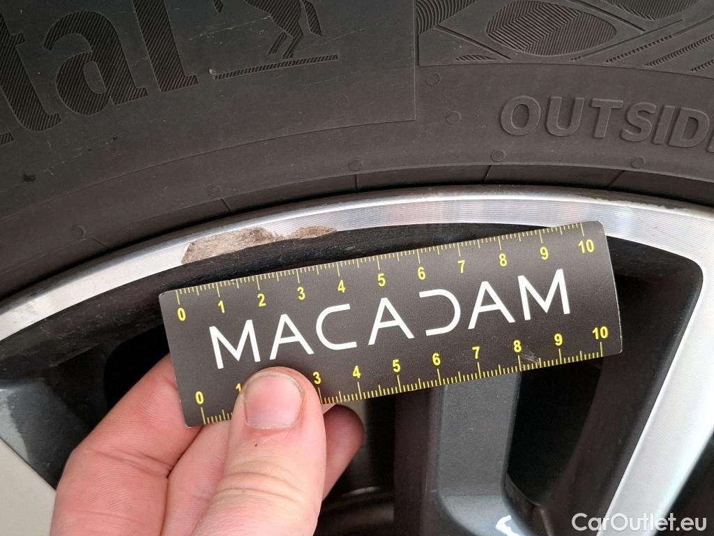  Peugeot  3008 PEUGEOT  / 2020 / 5P / SUV 1.6 HYBRID 225 E-EAT8 Allure Pack #4