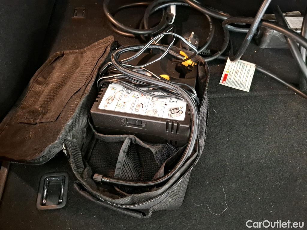  KIA  XCeed KIA  / 2019 / 5P / Crossover 1.6 GDI ISG ISG PHEV DESIGN DCT6 #2