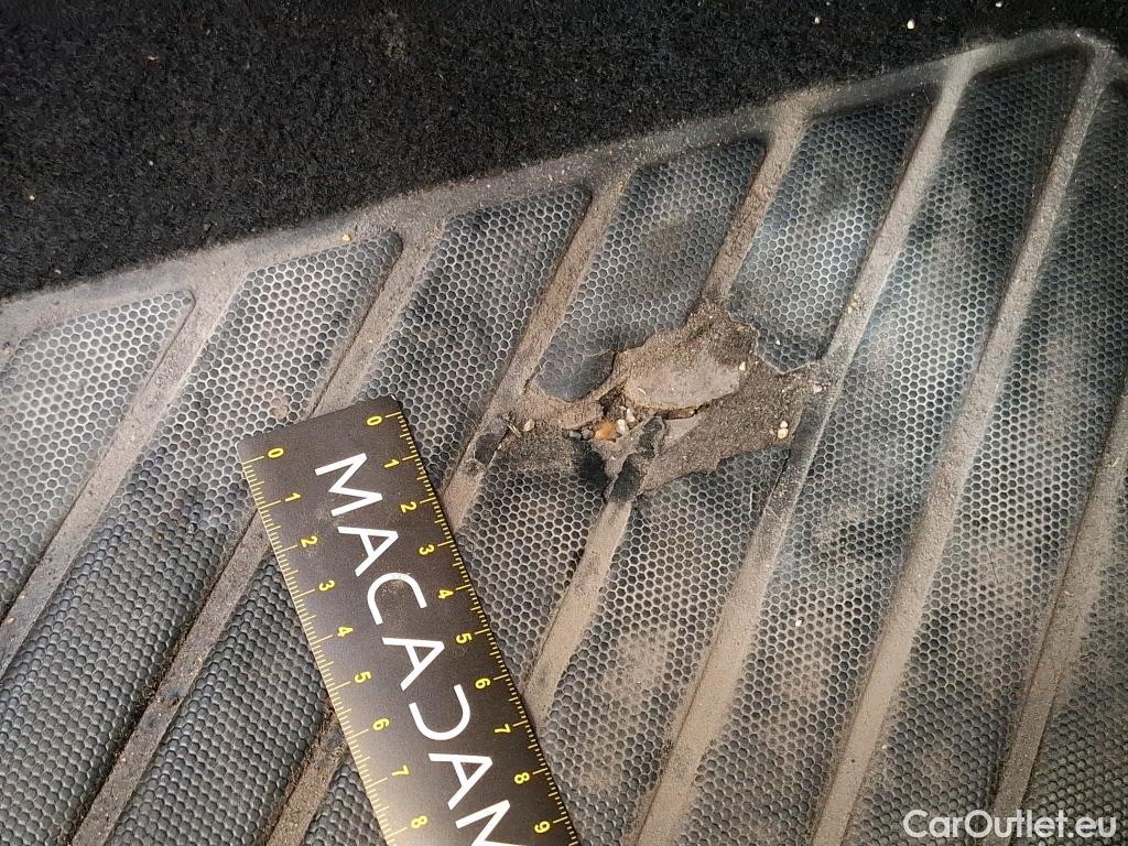  Peugeot  3008 PEUGEOT  / 2020 / 5P / SUV 1.6 HYBRID 225 E-EAT8 Allure Pack #9