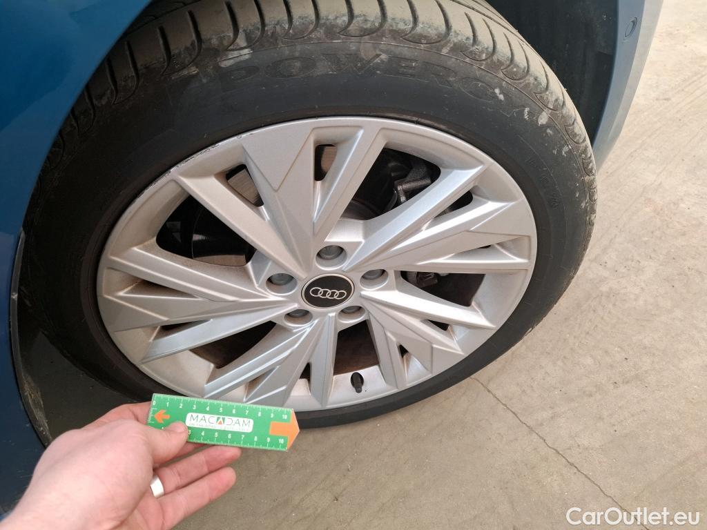  Audi  A3 AUDI  Sportback / 2020 / 5P / Berline 40 TFSI e 204 S Tronic Design Luxe #13