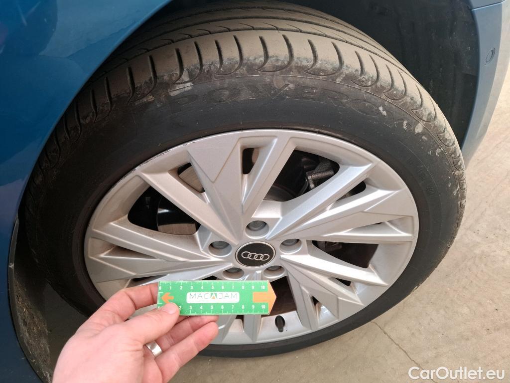  Audi  A3 AUDI  Sportback / 2020 / 5P / Berline 40 TFSI e 204 S Tronic Design Luxe #5