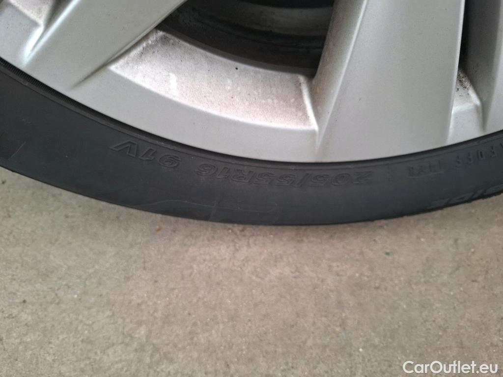  Volkswagen  Golf  VOLKSWAGEN / 2020 / 5P / Berline 2.0 TDI SCR 115 DSG7 LIFE SOCI BUSINESS #4