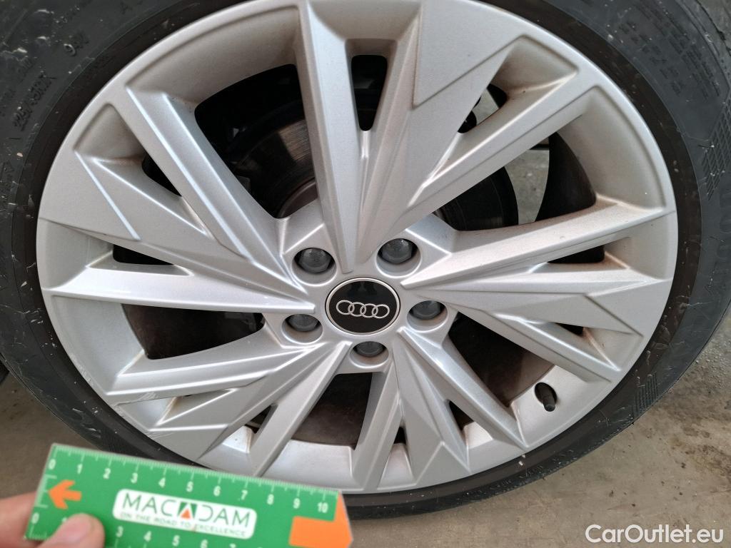  Audi  A3 AUDI  Sportback / 2020 / 5P / Berline 40 TFSI e 204 S Tronic Design Luxe #8