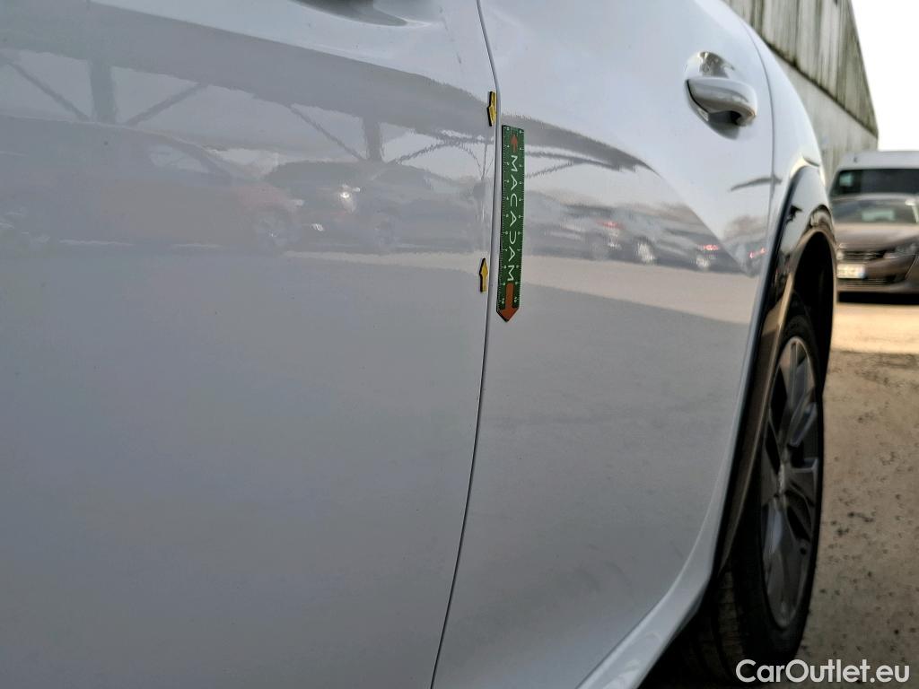  Peugeot  208 PEUGEOT e- / 2019 / 5P / Berline Electrique 136ch Style(SP) #2