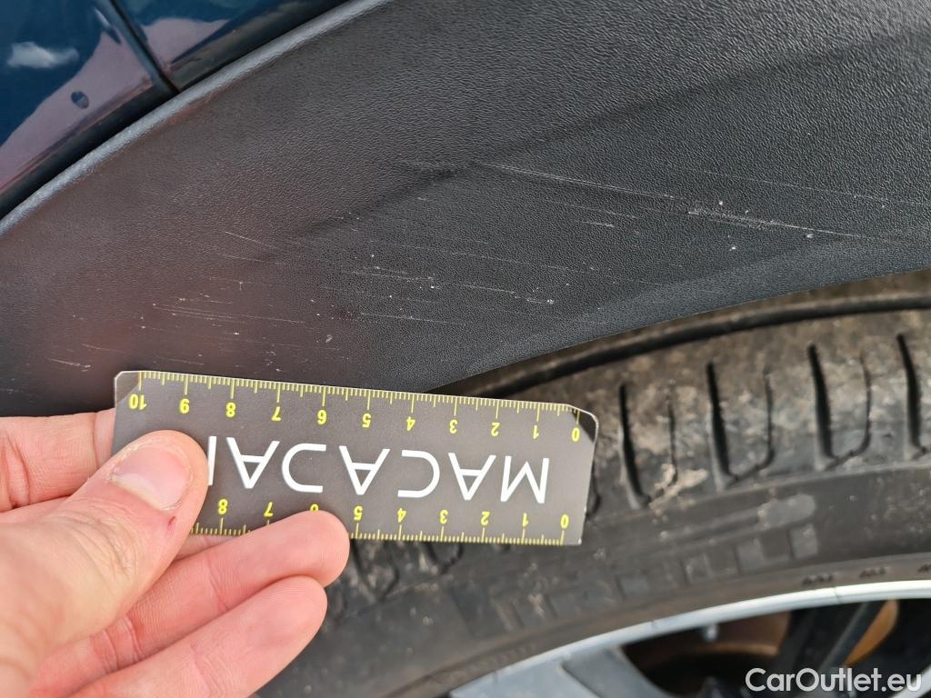  Peugeot  3008 PEUGEOT  / 2020 / 5P / SUV 1.6 HYBRID 225 E-EAT8 GT #28