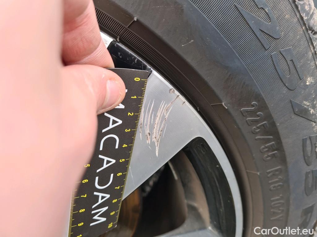  Peugeot  3008 PEUGEOT  / 2020 / 5P / SUV 1.6 HYBRID 225 E-EAT8 GT #17