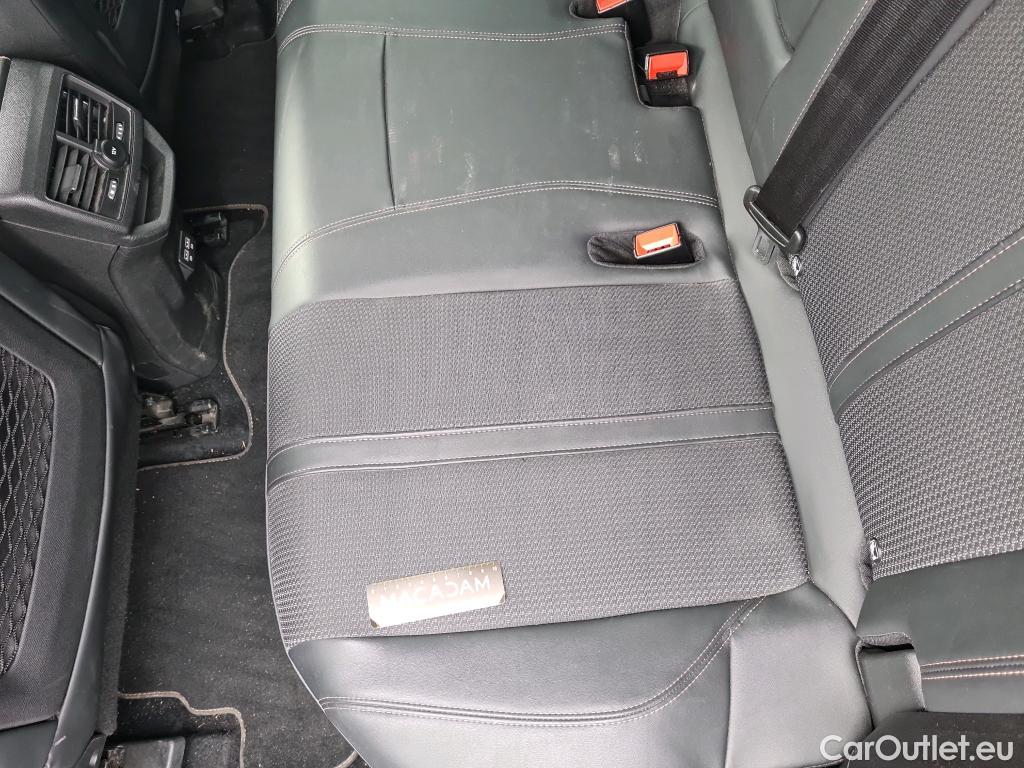  Peugeot  3008 PEUGEOT  / 2020 / 5P / SUV 1.6 HYBRID 225 E-EAT8 GT #23