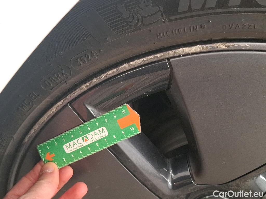  Tesla  Model 3 TESLA  / 2018 / 4P / Berline Autonomie Standard Plus RWD #33