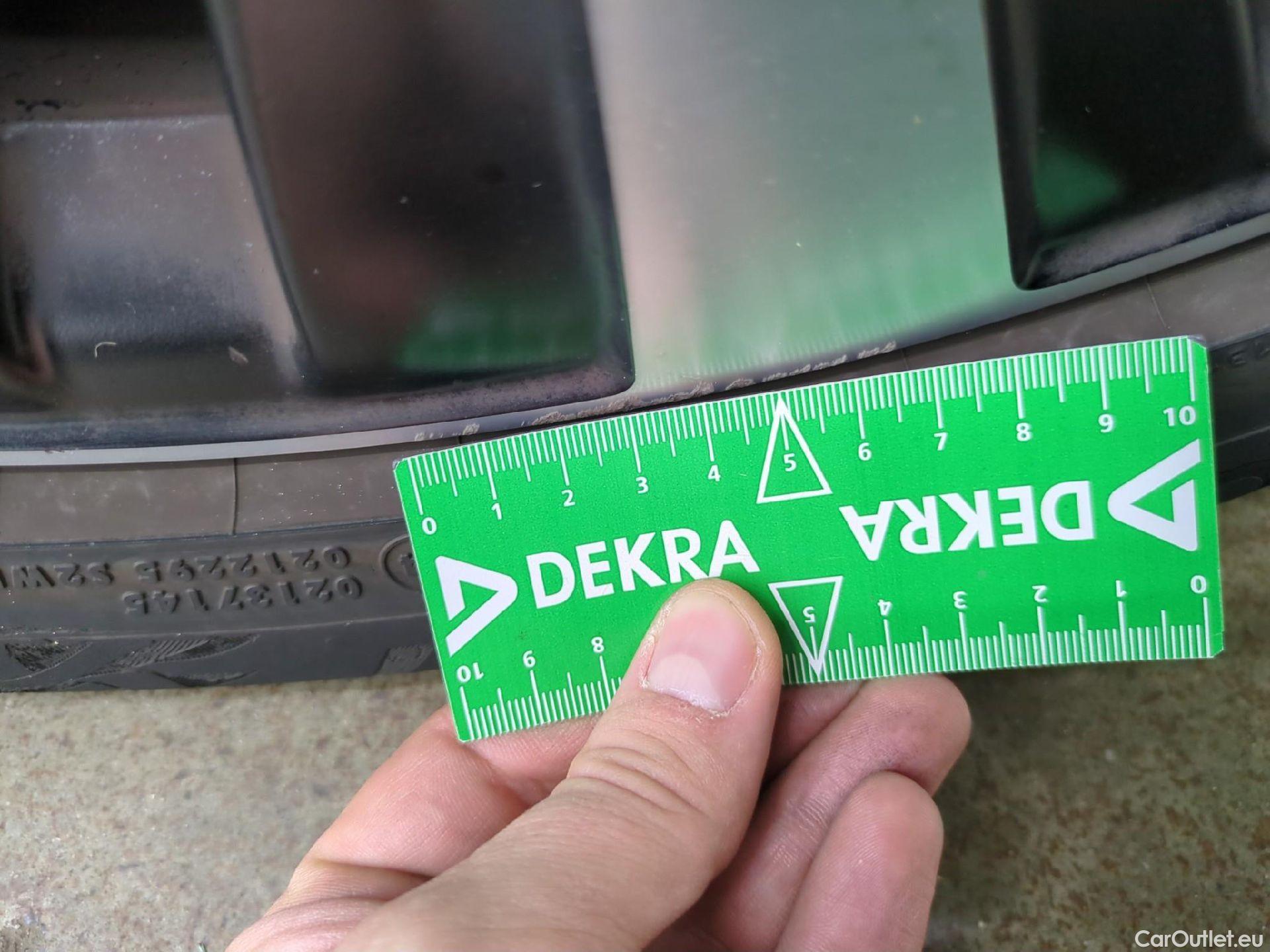  Mercedes  B-Klasse MERCEDES-BENZ Classe B / 2019 / 5P / monospace B 180 d Business Line Edition BA8 #5