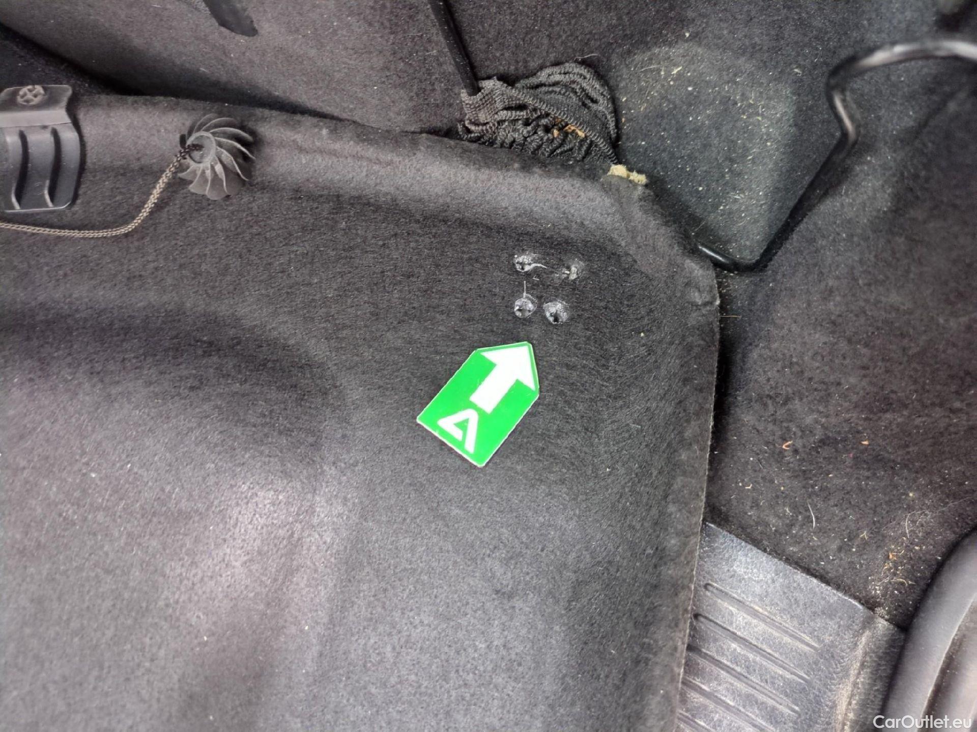  Mercedes  B-Klasse MERCEDES-BENZ Classe B / 2019 / 5P / monospace B 180 d Business Line Edition BA8 #2