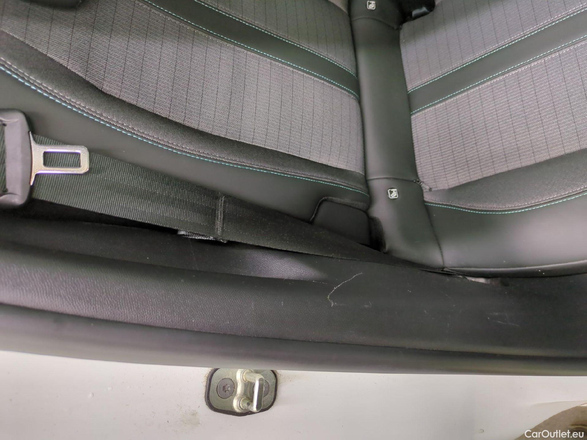  Peugeot  2008  Allure Business 1.5 HDi 130CV BVA8 E6d #28